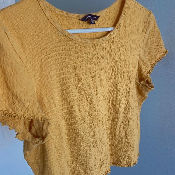 Yellow textured t-shit - Picture 2 of 3